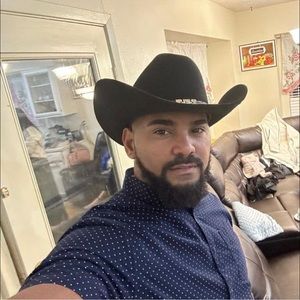 Meet your Posher, Juan osiris